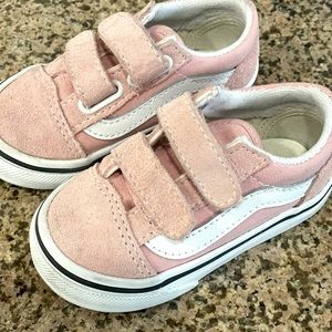 VANS -Toddler shoes in baby pink!